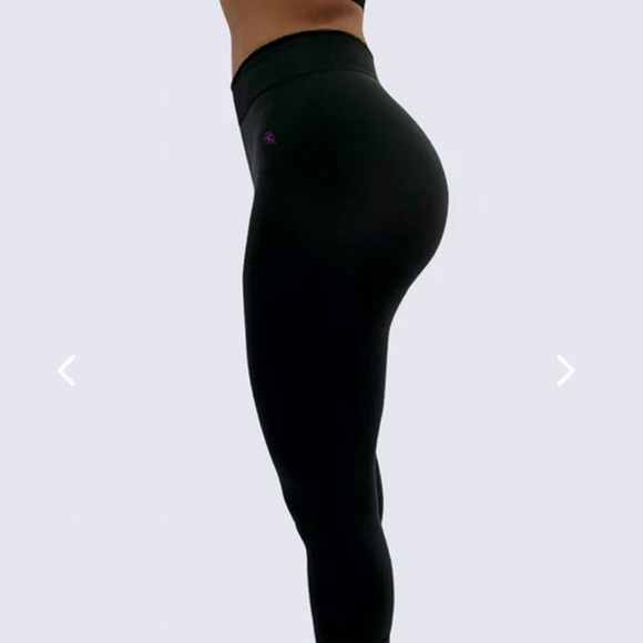 𝅺WBK Leggings - Picture 2 of 8